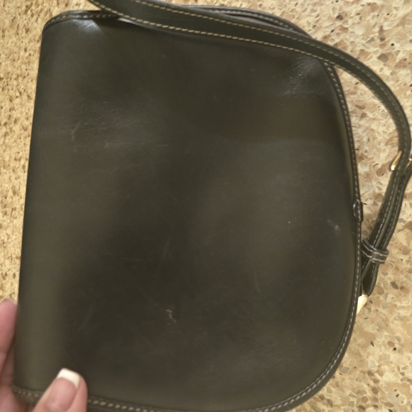 Elegant Black Vintage Gucci Shoulder Bag - Picture 13 of 14